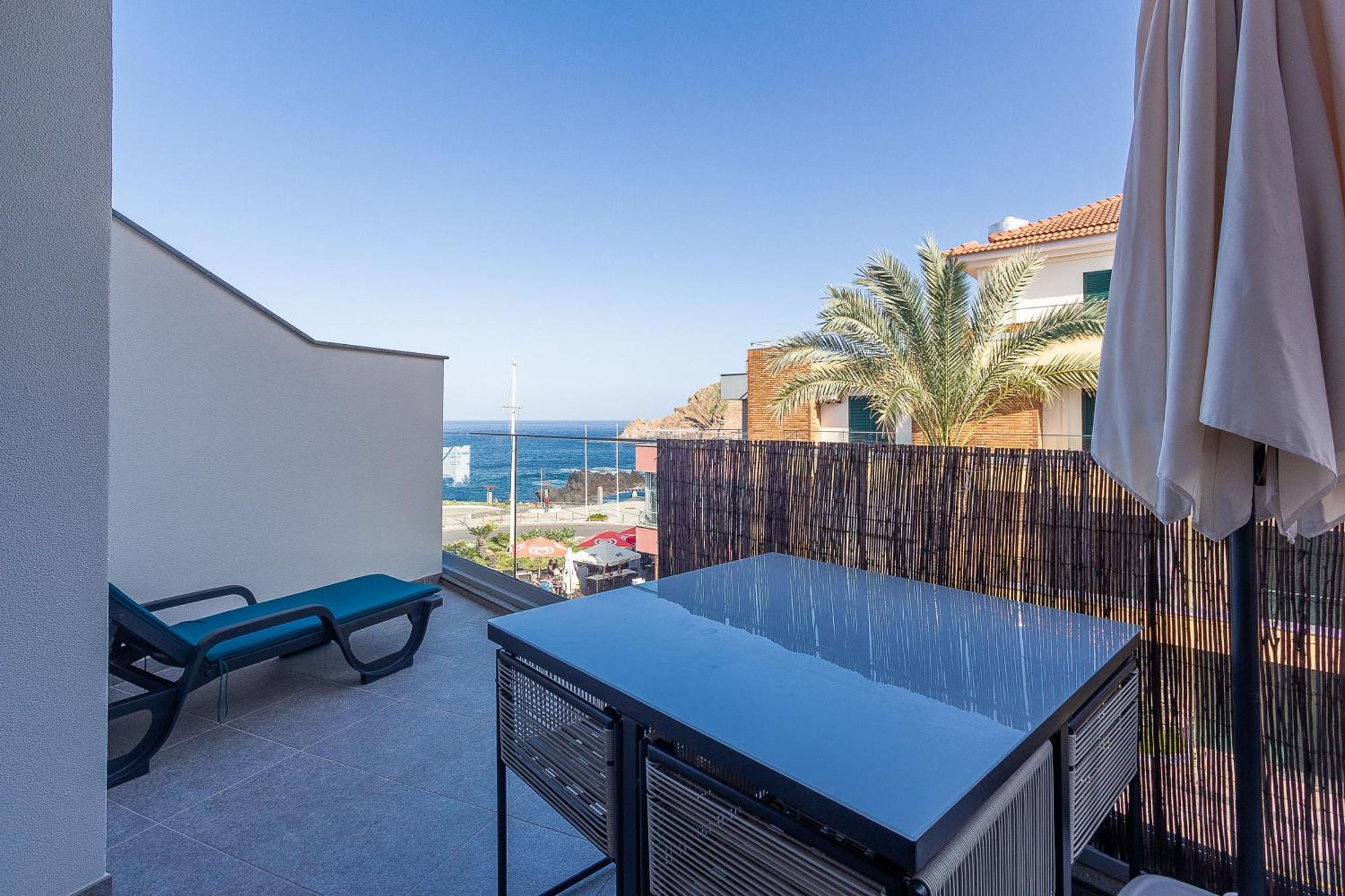 Luxury And Modern Apartment In Porto Moniz Center Exterior photo
