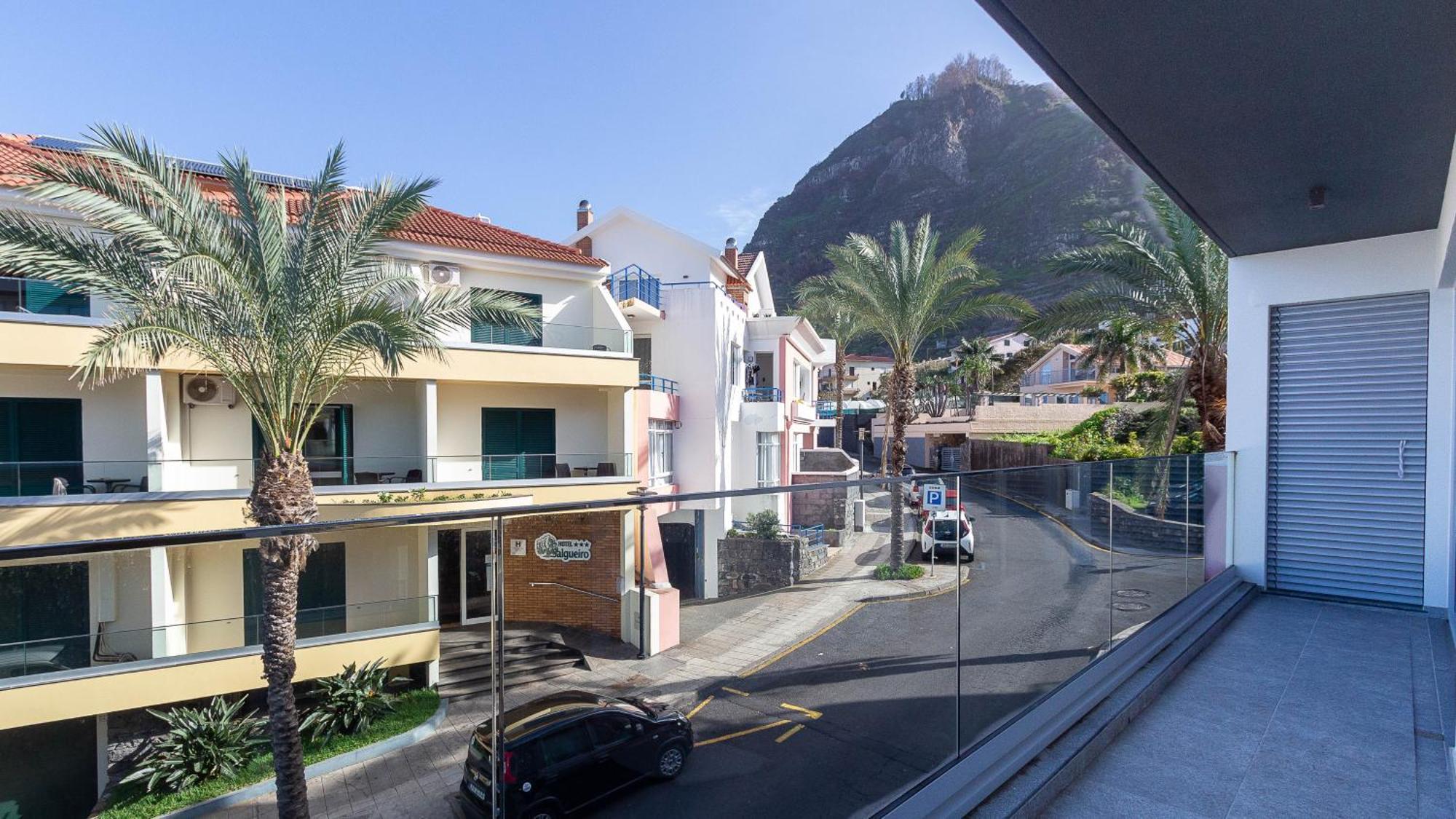 Luxury And Modern Apartment In Porto Moniz Center Exterior photo